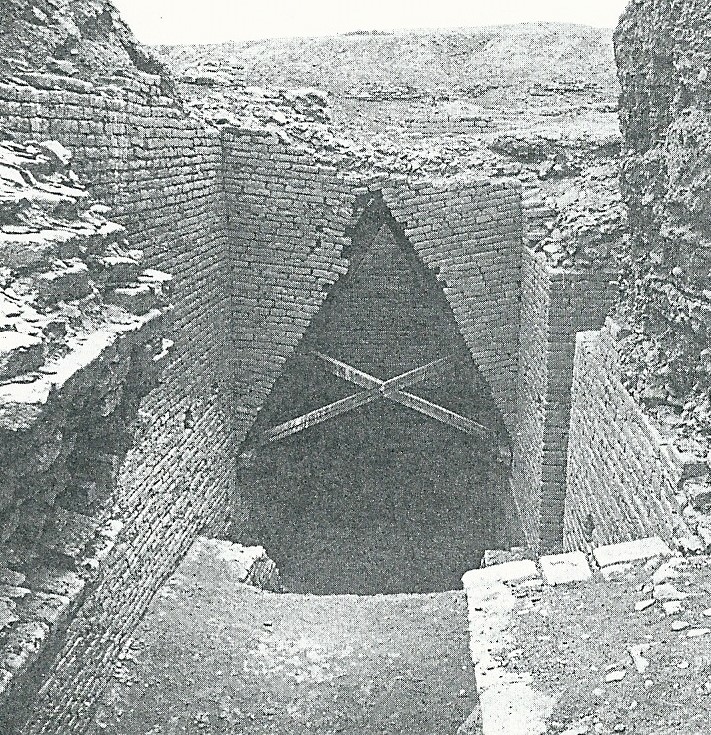 uriiimausoleaentrance0001.jpg
